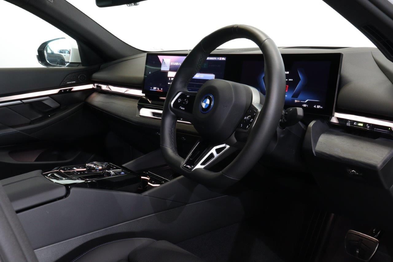 BMW i5 eDrive40 Sedan RHD