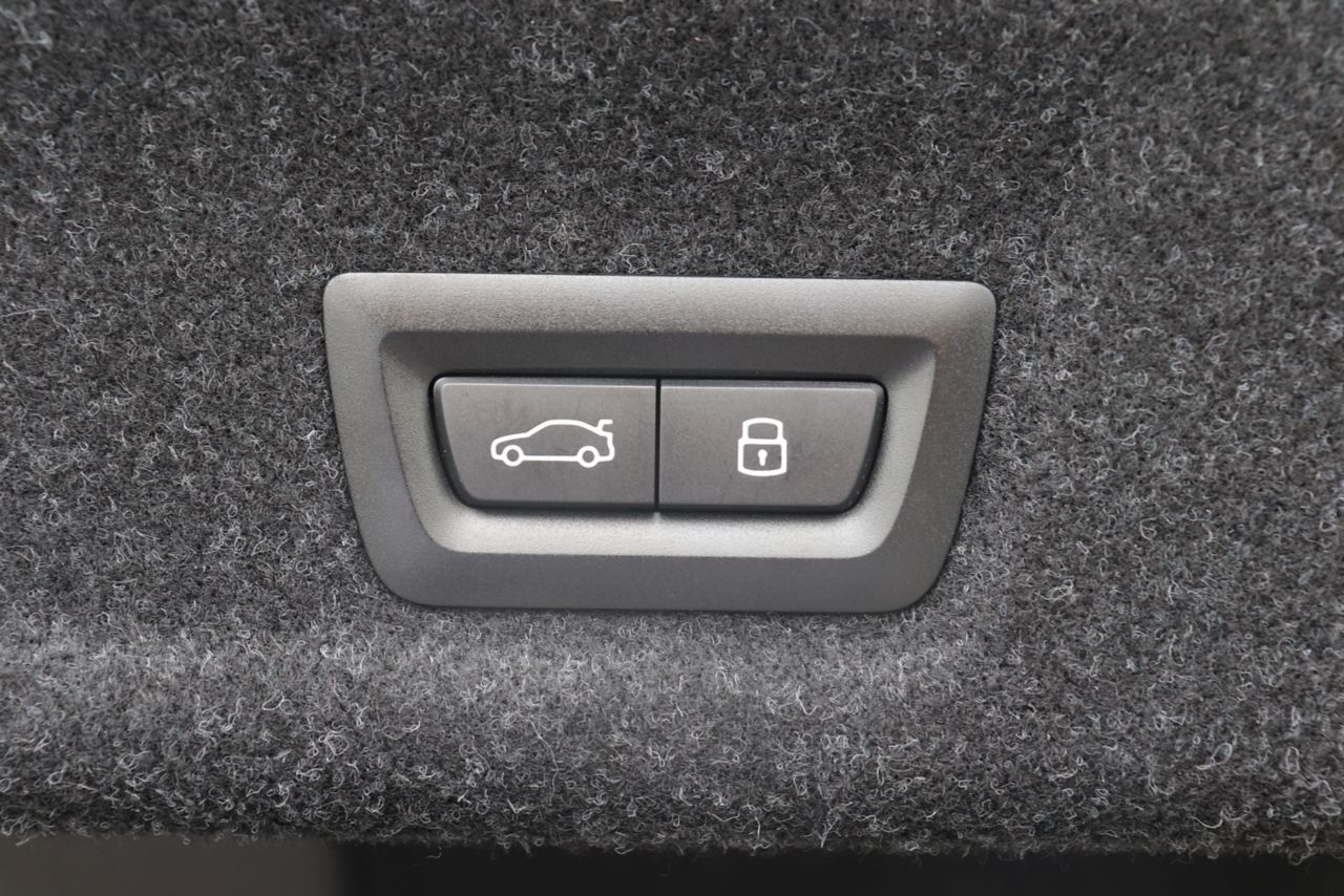 320d xDrive Berline RHD