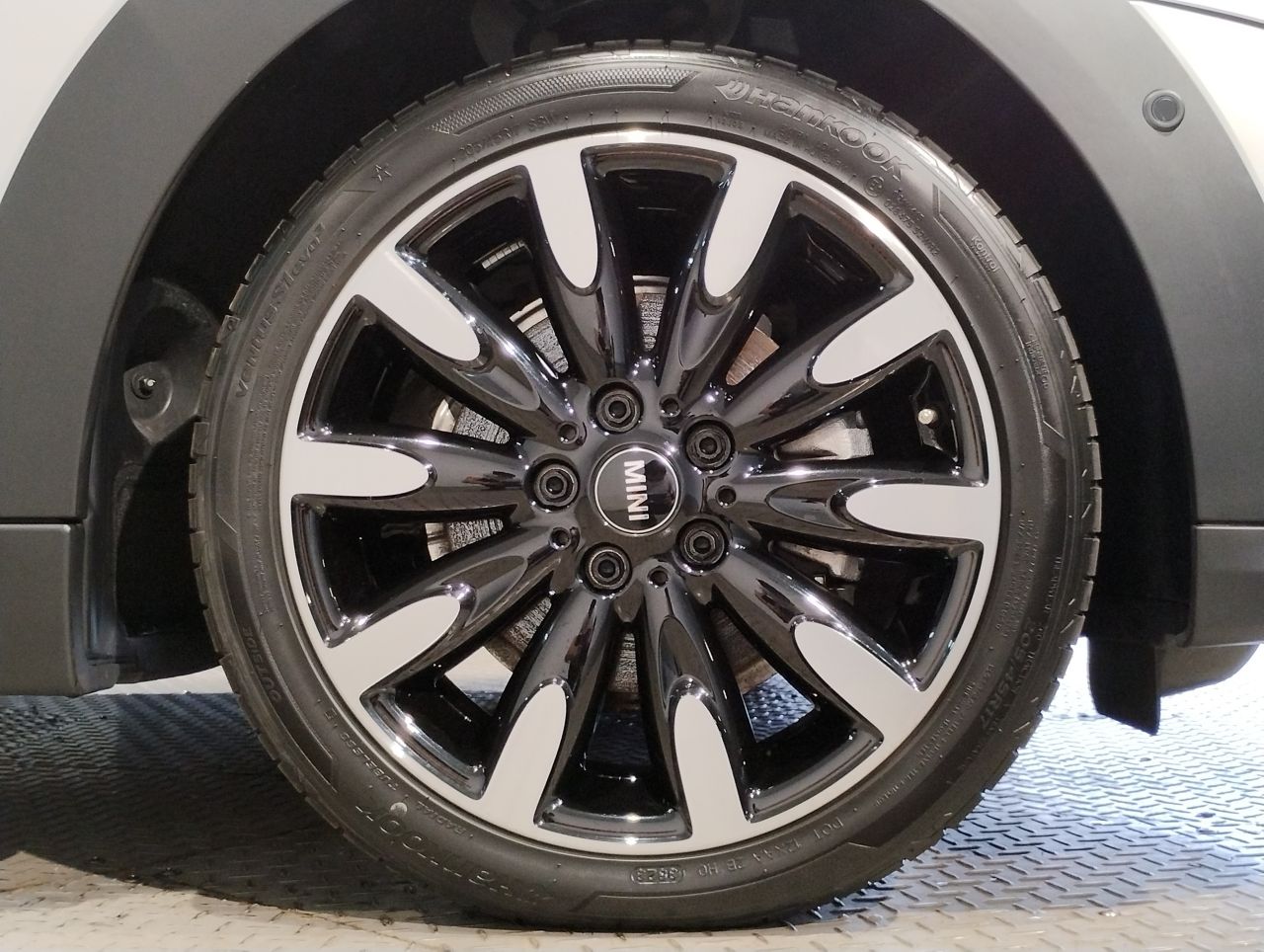 MINI Cooper F56 RHD