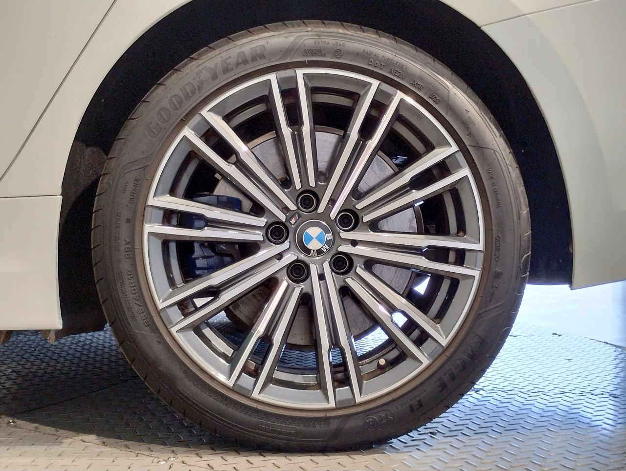 G20 330e Saloon RHD