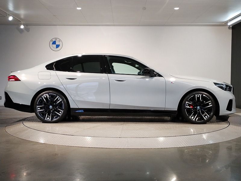 BMW i5 M60 xDrive Sedan RHD