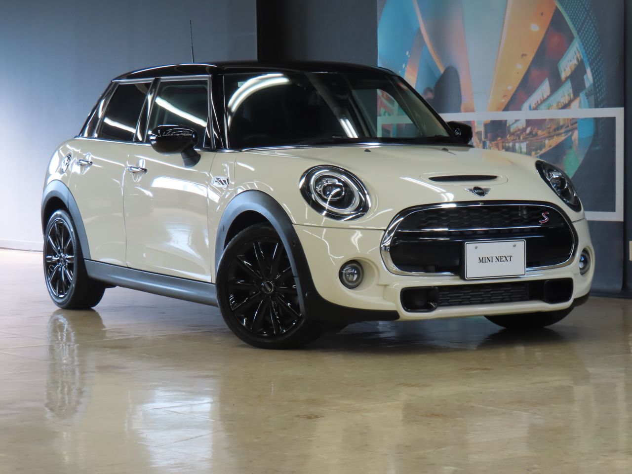 MINI COOPER S 5 DOOR.