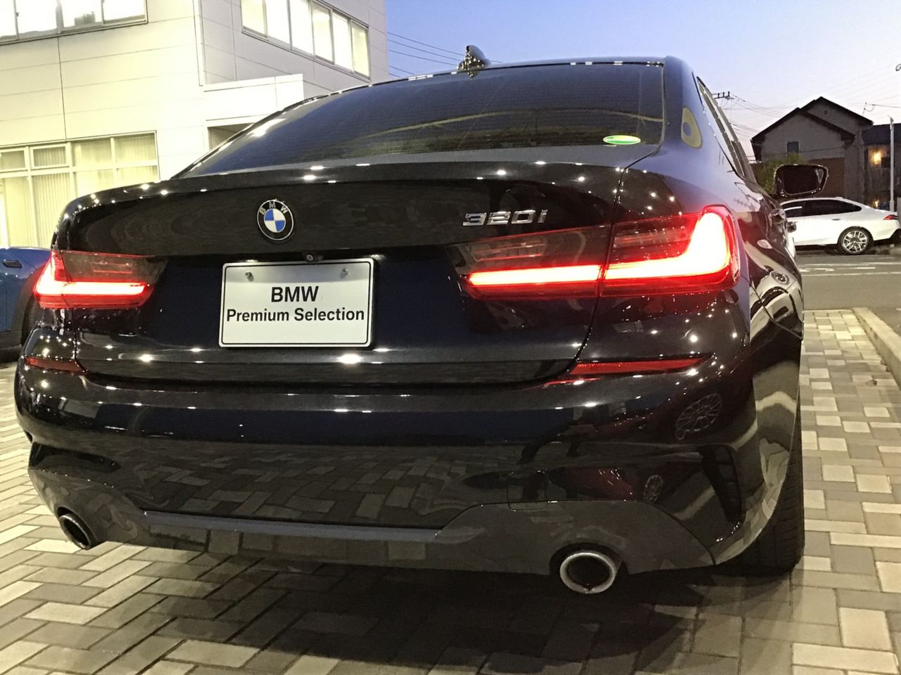 320i Sedan RHD