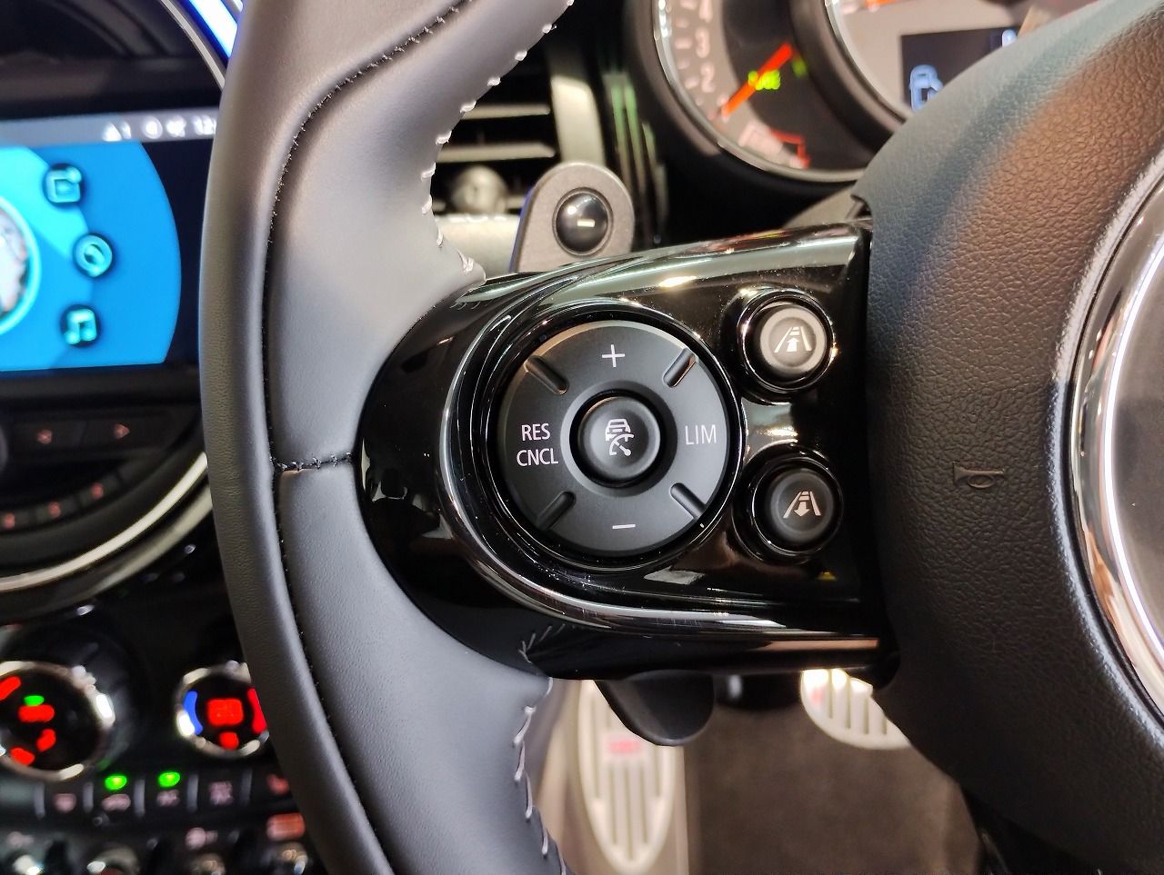 F55 COOPER S D(AT)