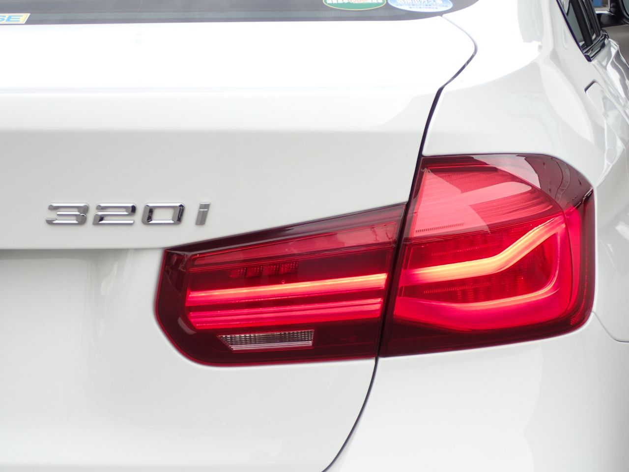 320I SEDAN RHD