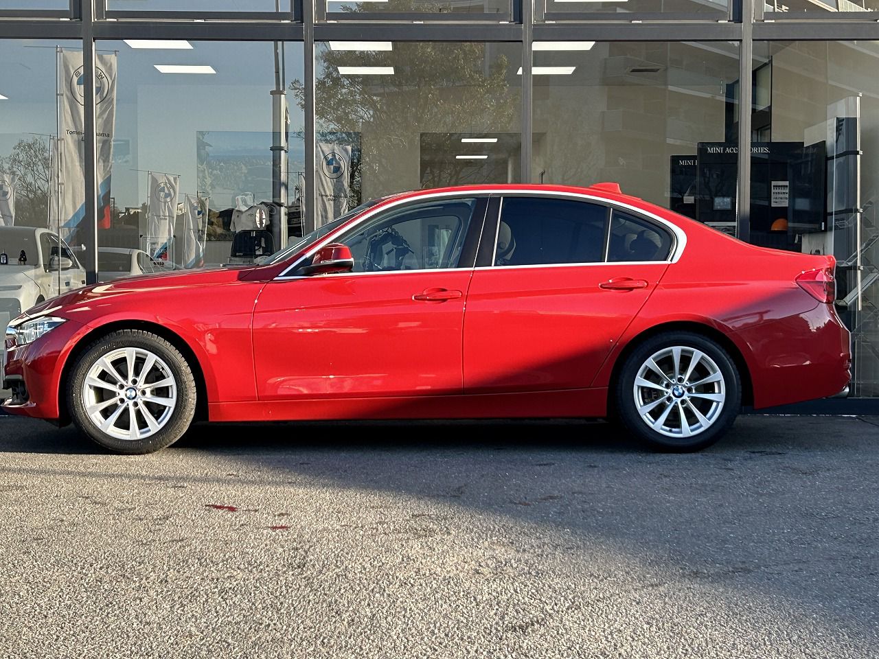 318I SEDAN RHD