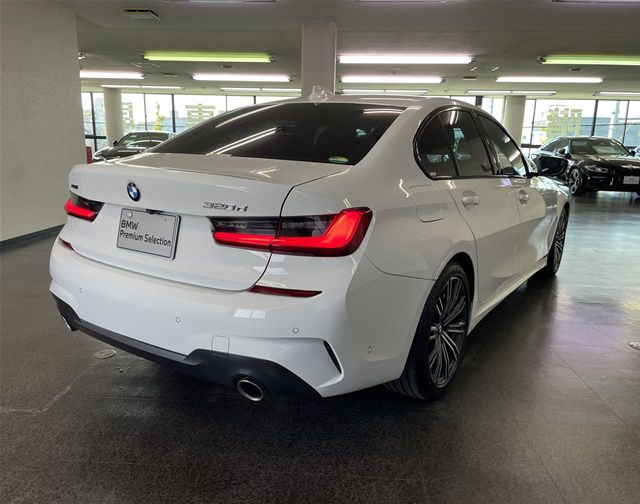 G20 320d xDrive RHD Saloon