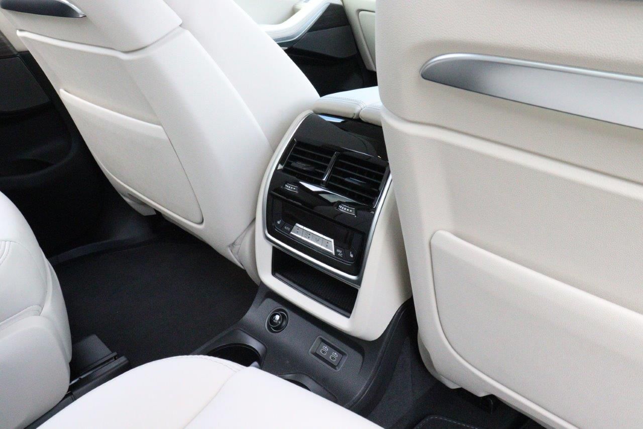 X7 xDrive40d RHD US