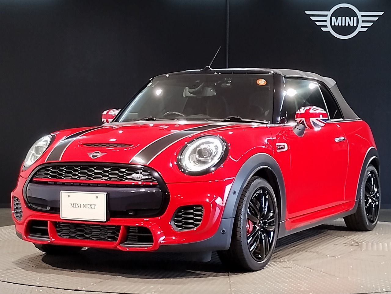 MINI JOHN COOPER WORKS CONVERTIBLE.