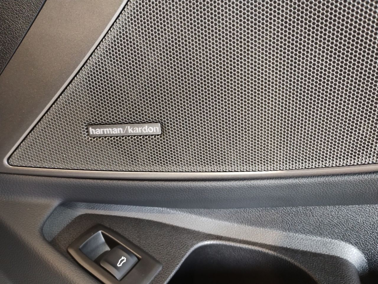 320d xDrive Berline RHD