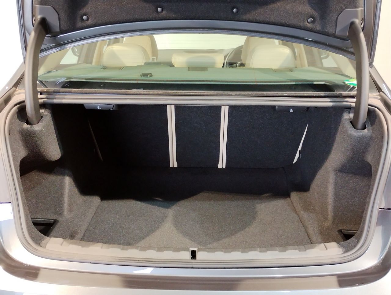 G20 320d xDrive RHD Saloon