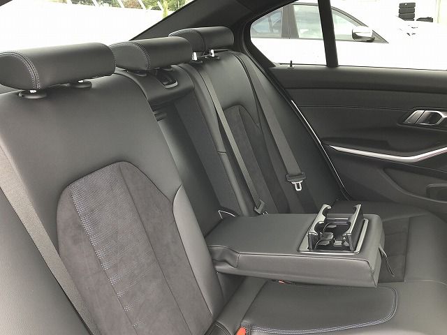 320d xDrive Berline RHD