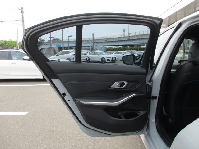 320d xDrive Berline RHD