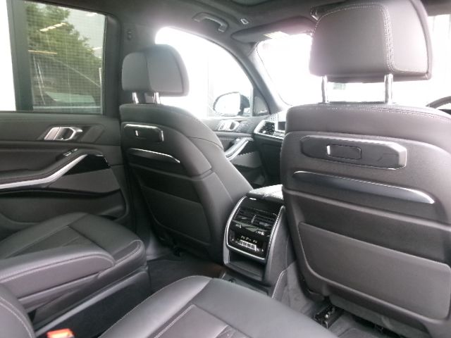 X7 xDrive40d RHD US