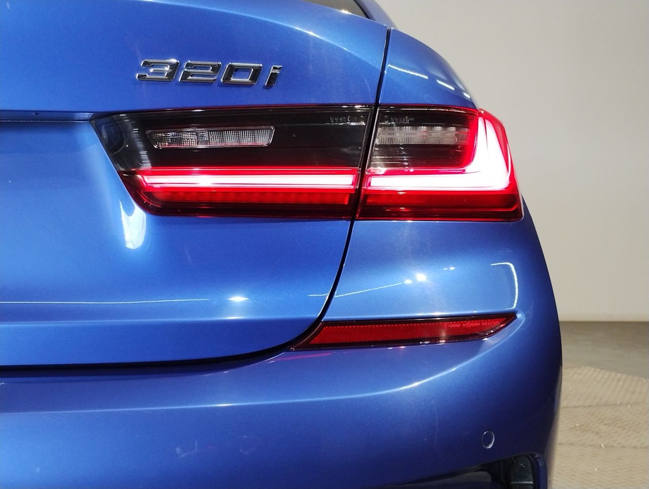 320i Sedan RHD
