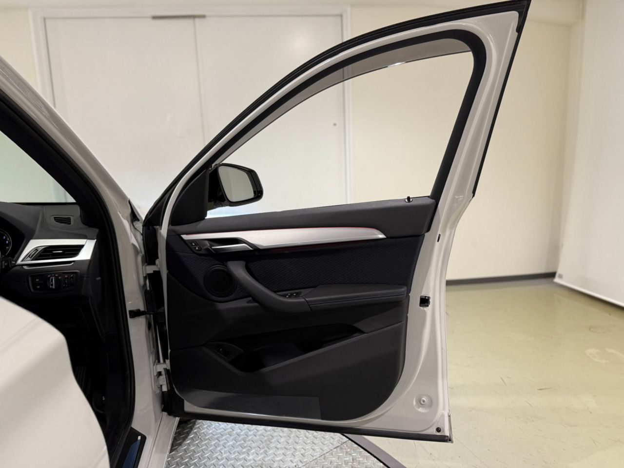 X1 sDrive18i RHD