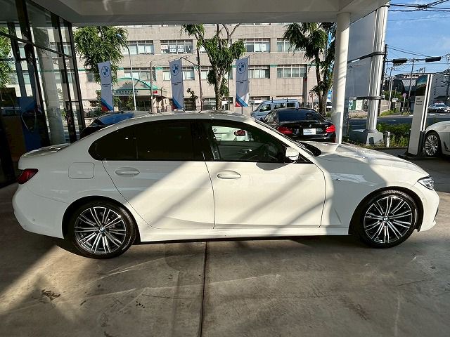 G20 320d xDrive RHD Saloon