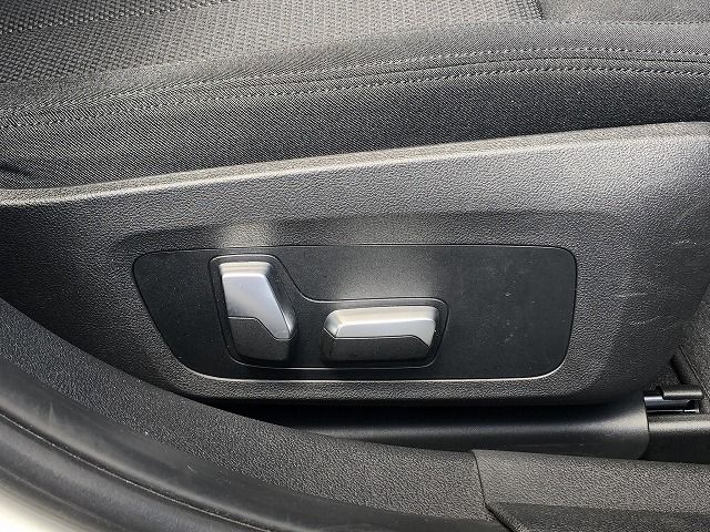 G20 320d xDrive RHD Saloon