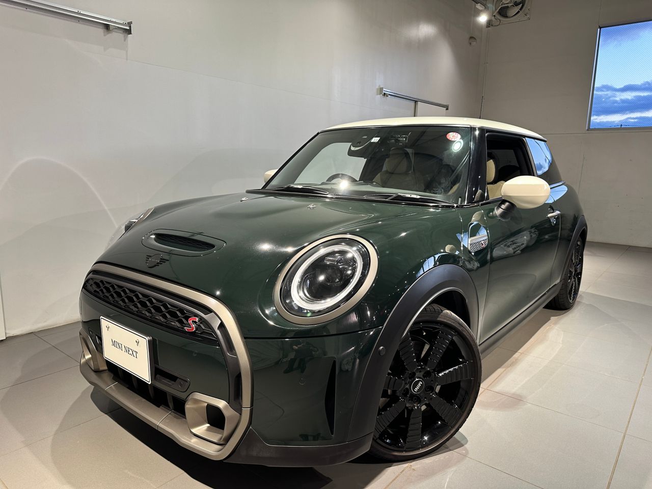 MINI COOPER S 3 DOOR. RESOLUTE EDITION.