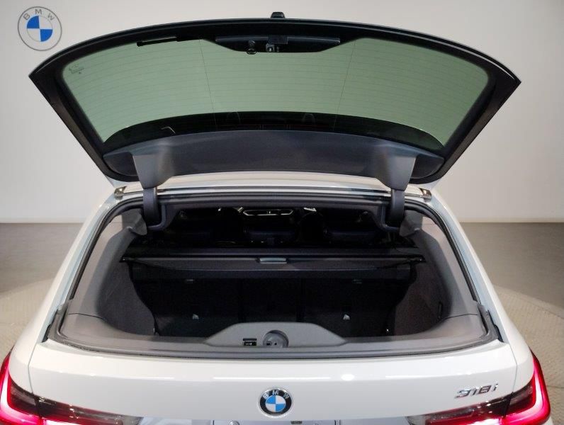 318i Touring RHD