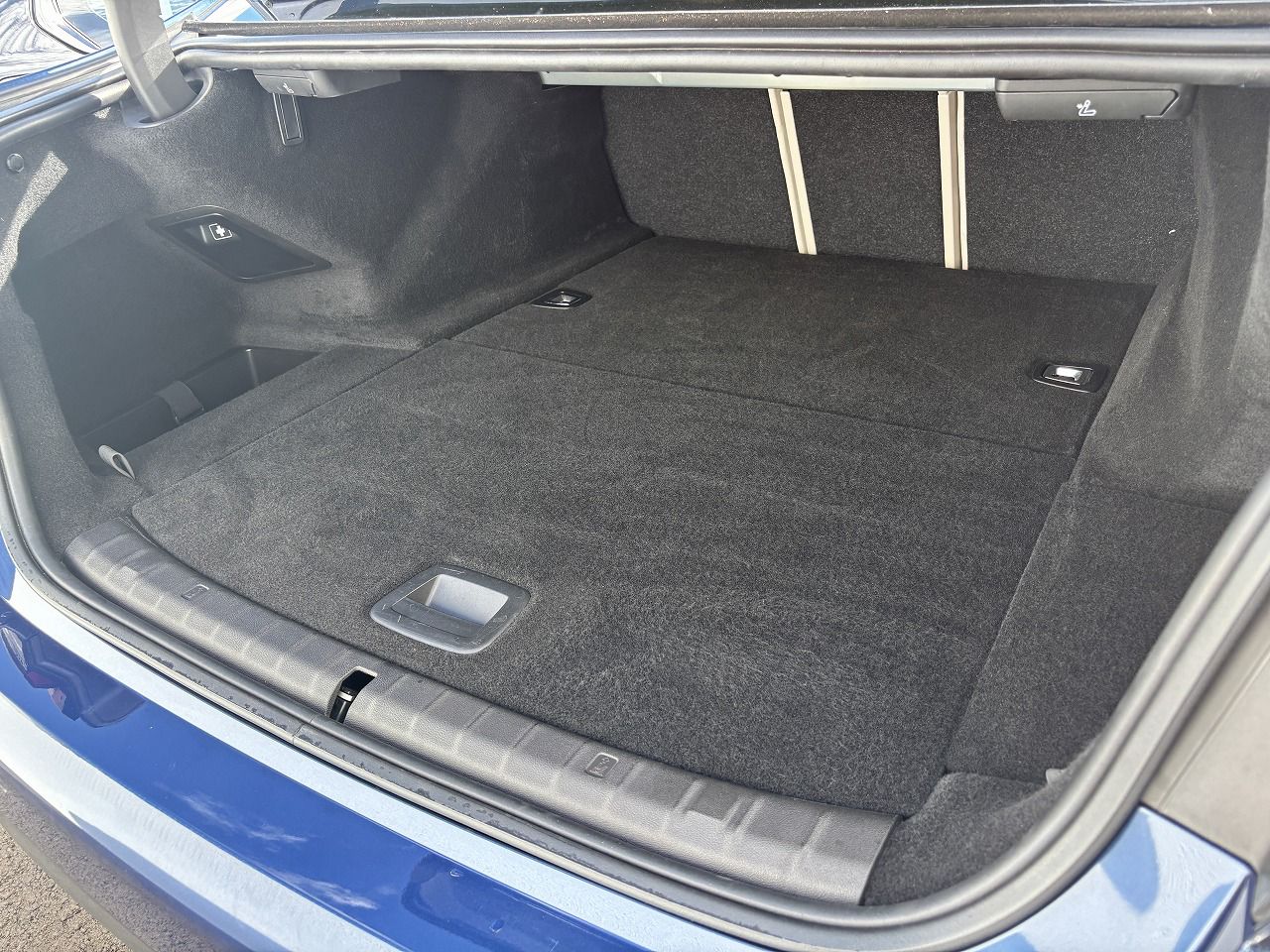 530e Sedan RHD