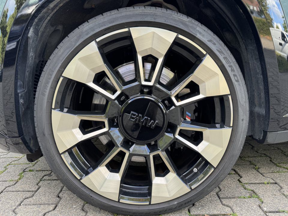 BMW XM
