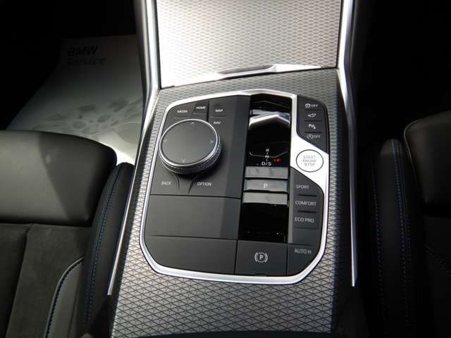 320d xDrive Berline RHD