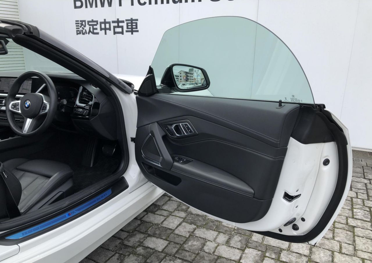 G29 z4 sDrive20i RHD