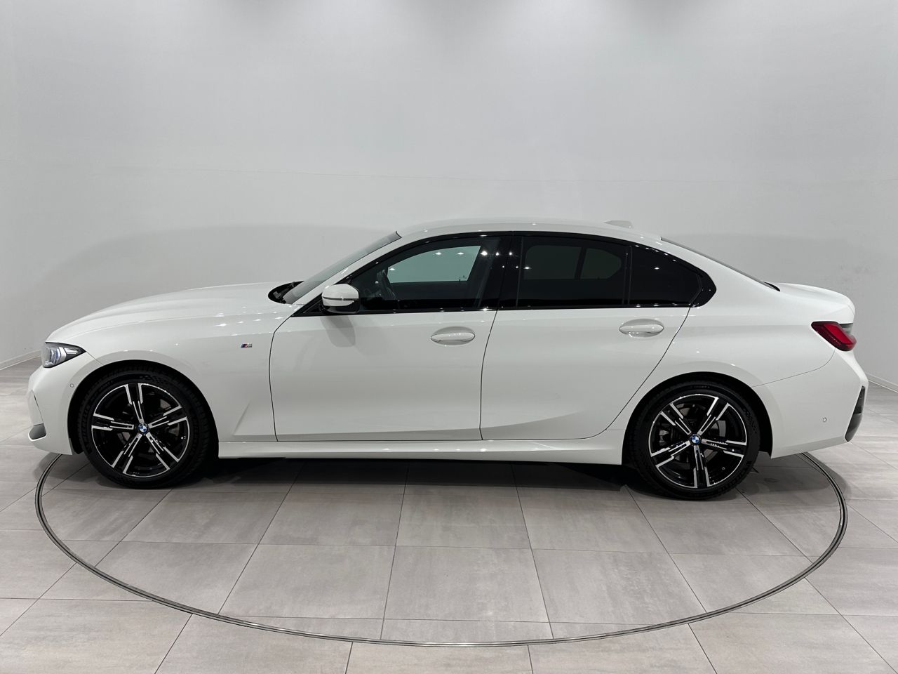 320d xDrive Berline RHD