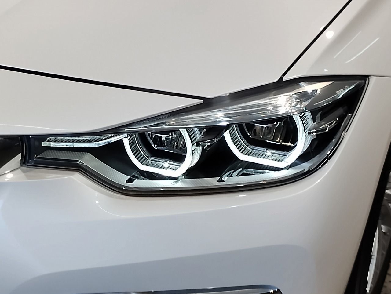 320D SEDAN RHD