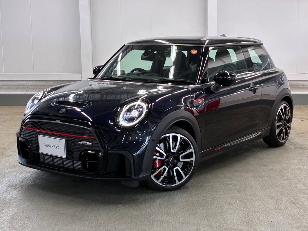 THE MINI JOHN COOPER WORKS.