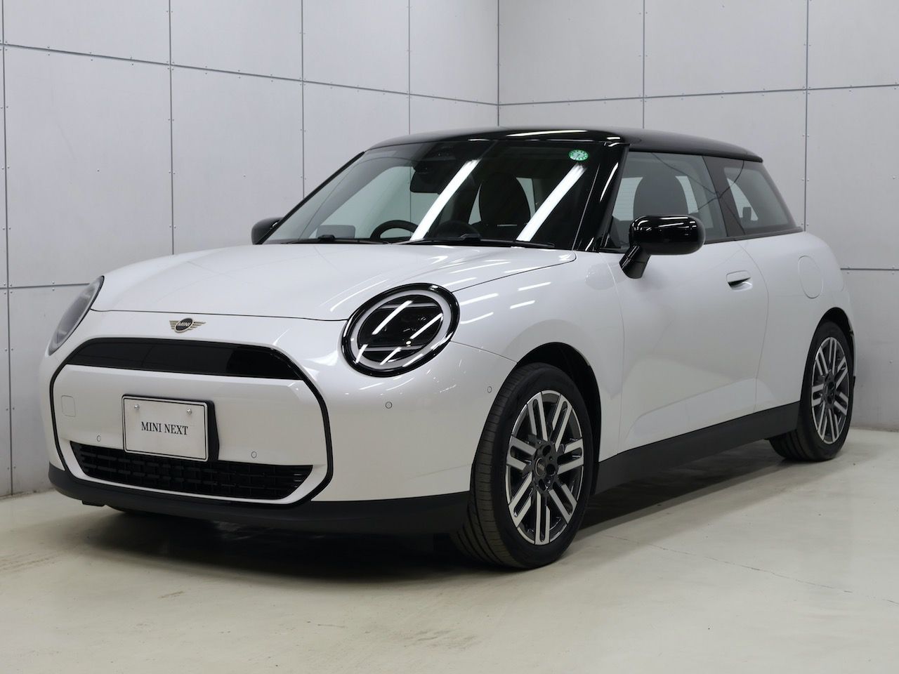 J01 MINI Cooper E