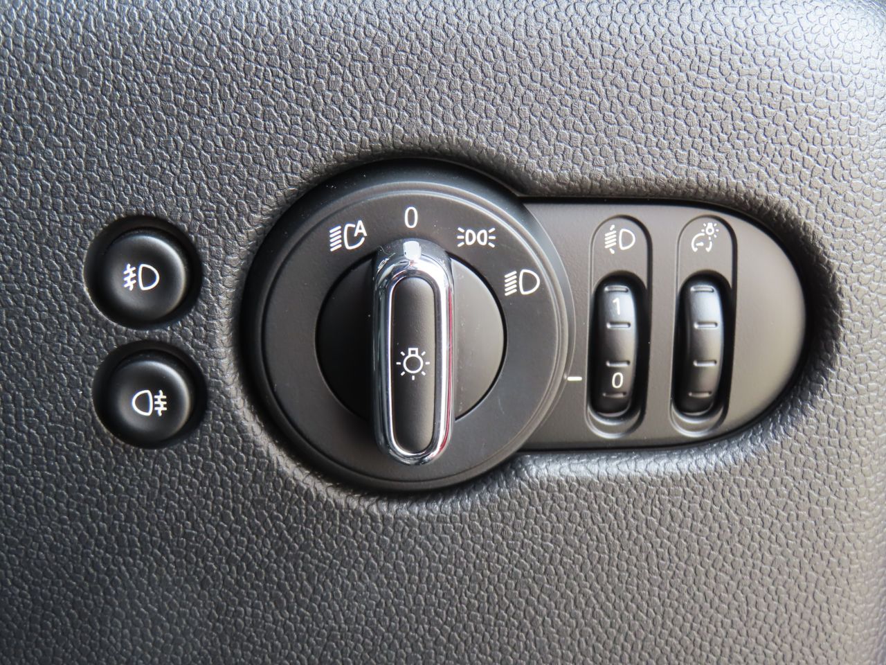 F55 COOPER D (AT)