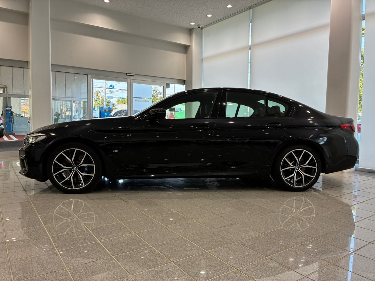530e Sedan RHD