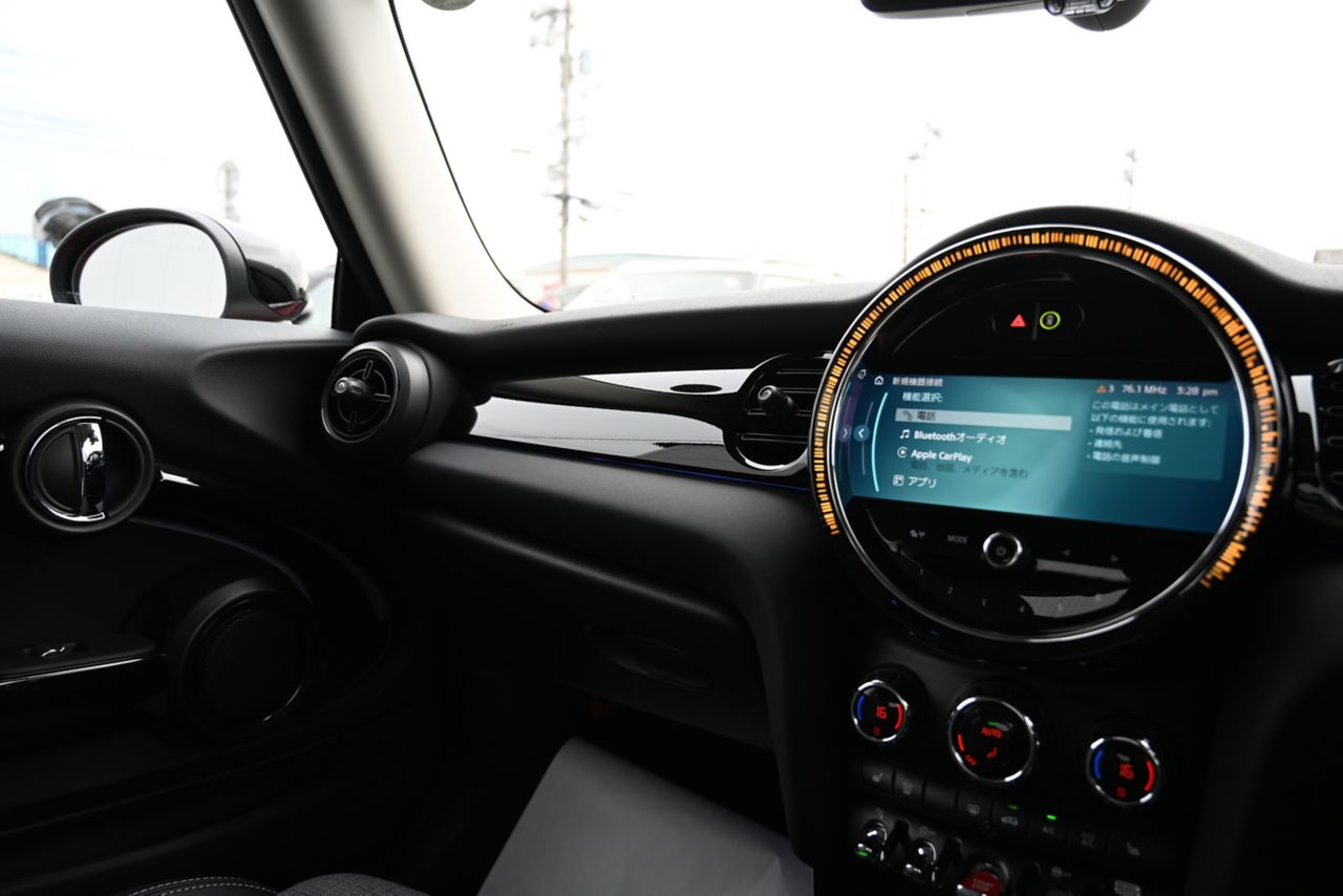 MINI Cooper F56 RHD
