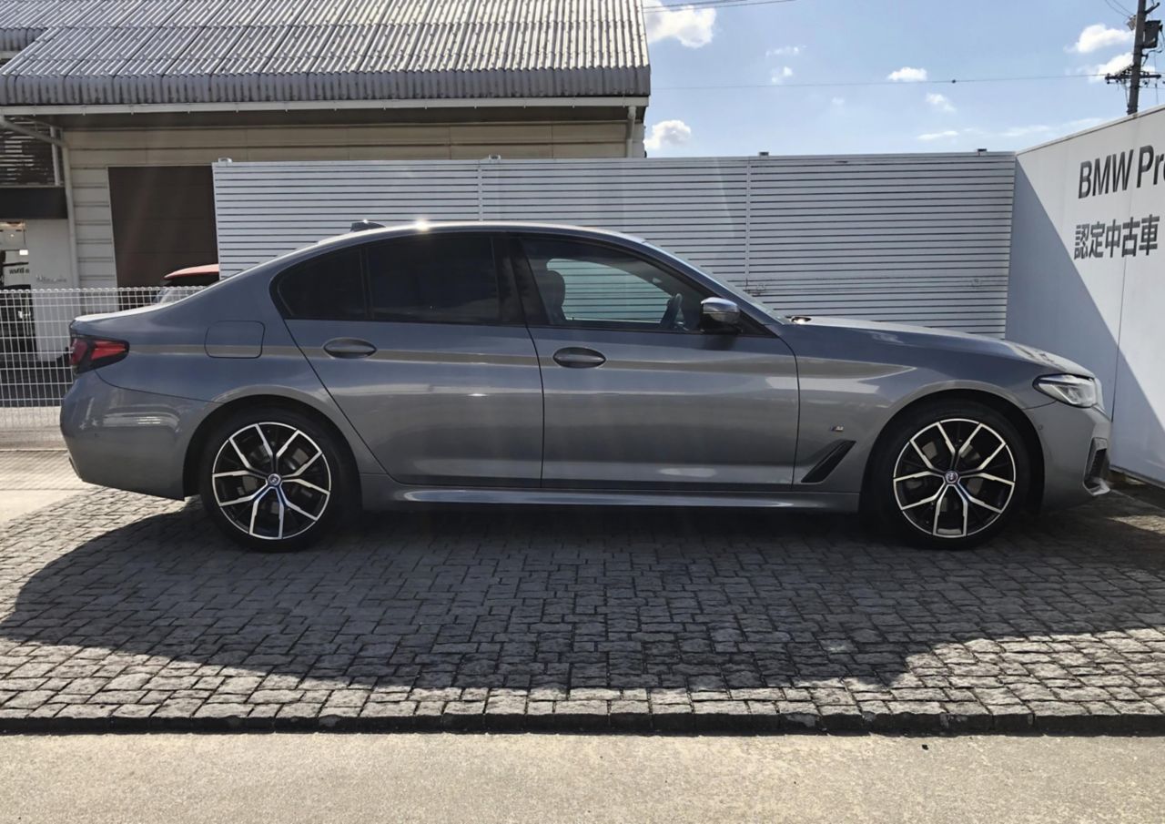 520d xDrive Sedan RHD