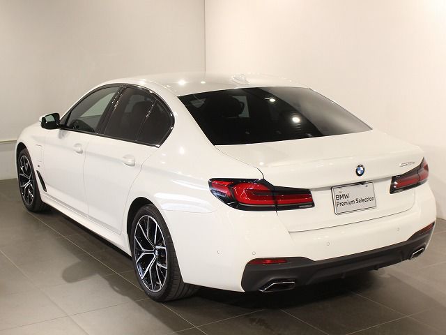 530e Sedan RHD