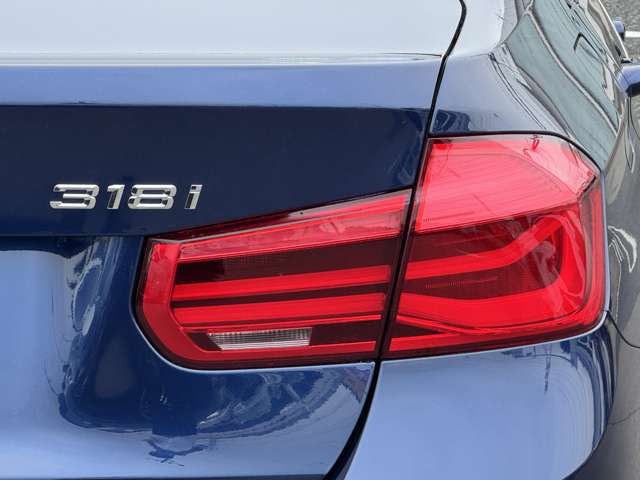 318I SEDAN RHD