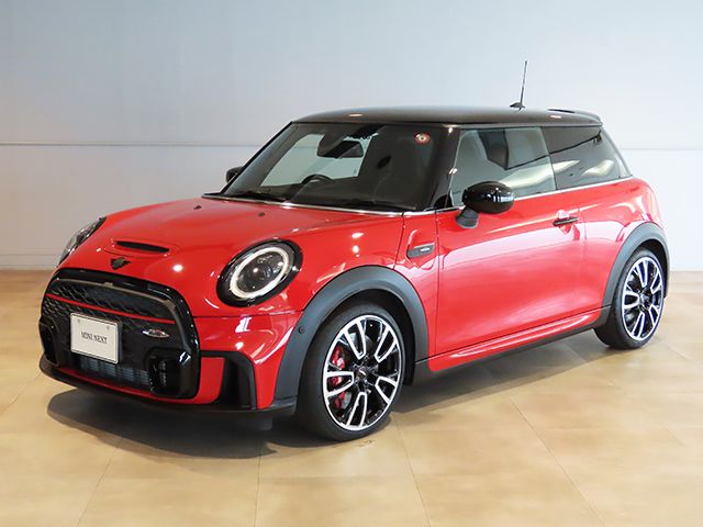 THE NEW MINI JOHN COOPER WORKS.