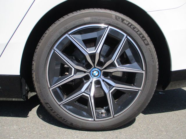 BMW i5 eDrive40 Sedan RHD