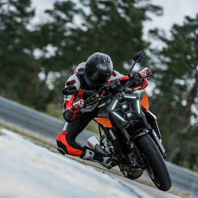 This image shows a sportive motorcycle driver cornering with Bridgestone tyres on a race track..