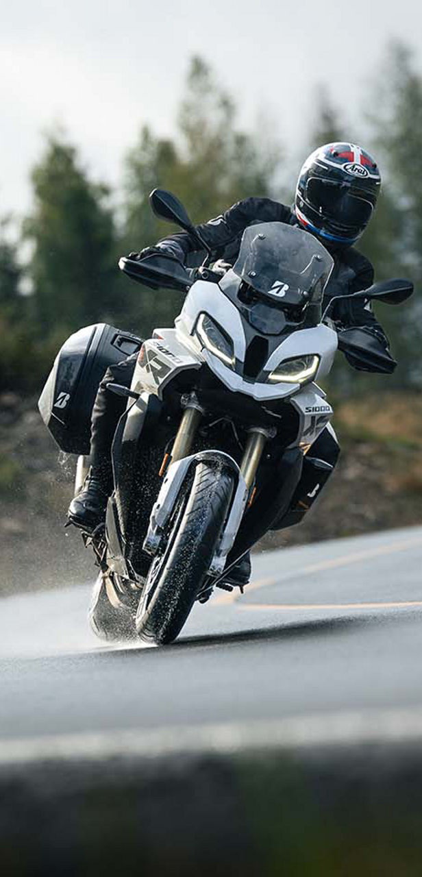 Immagine moto con pneumatici Bridgestone Battlax T33