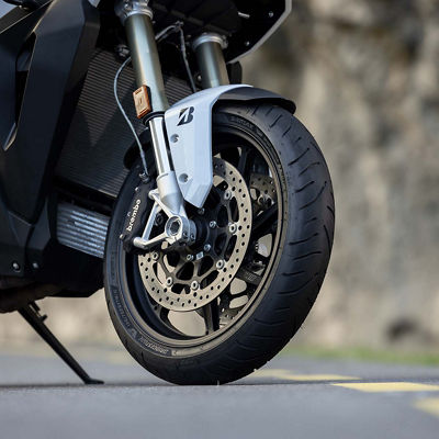 Immagine moto con pneumatici Bridgestone Battlax T33