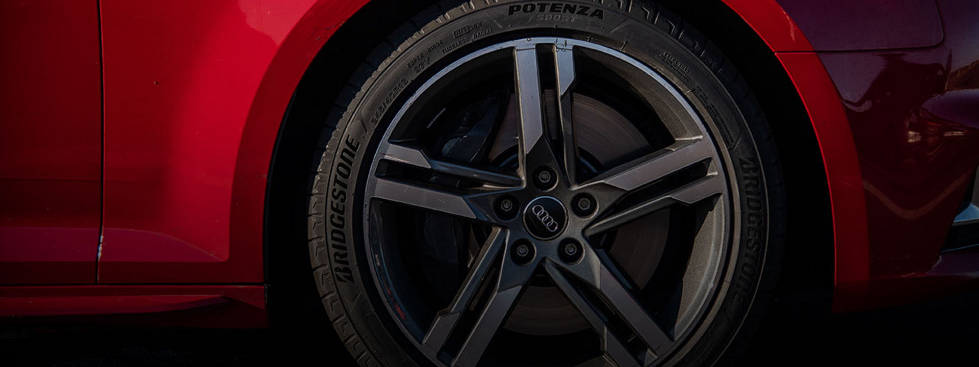 Dieses Bild zeigt ein Packshot des Potenza Sport, einem Hochleistungsreifen von Bridgestone.