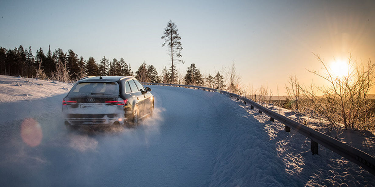 Dette billede viser, at Blizzak LM005 opnået klassens bedste vådgreb og bremseevne takket være NanoPro-Tech™.