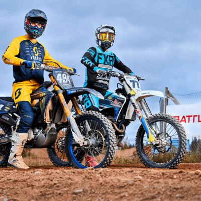 Moto equipada com pneus Bridgestone Battlecross X31