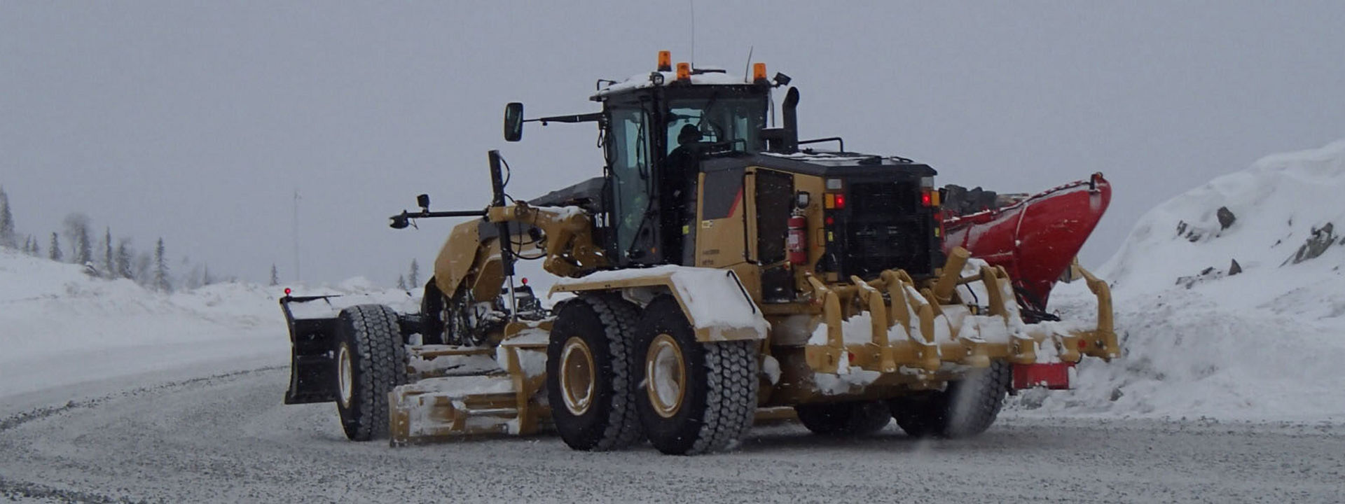 A grader equipped with Bridgestone off-the-road tyres