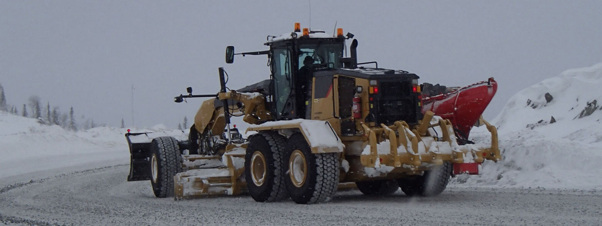 Een grader uitgerust met Bridgestone off-the-road banden