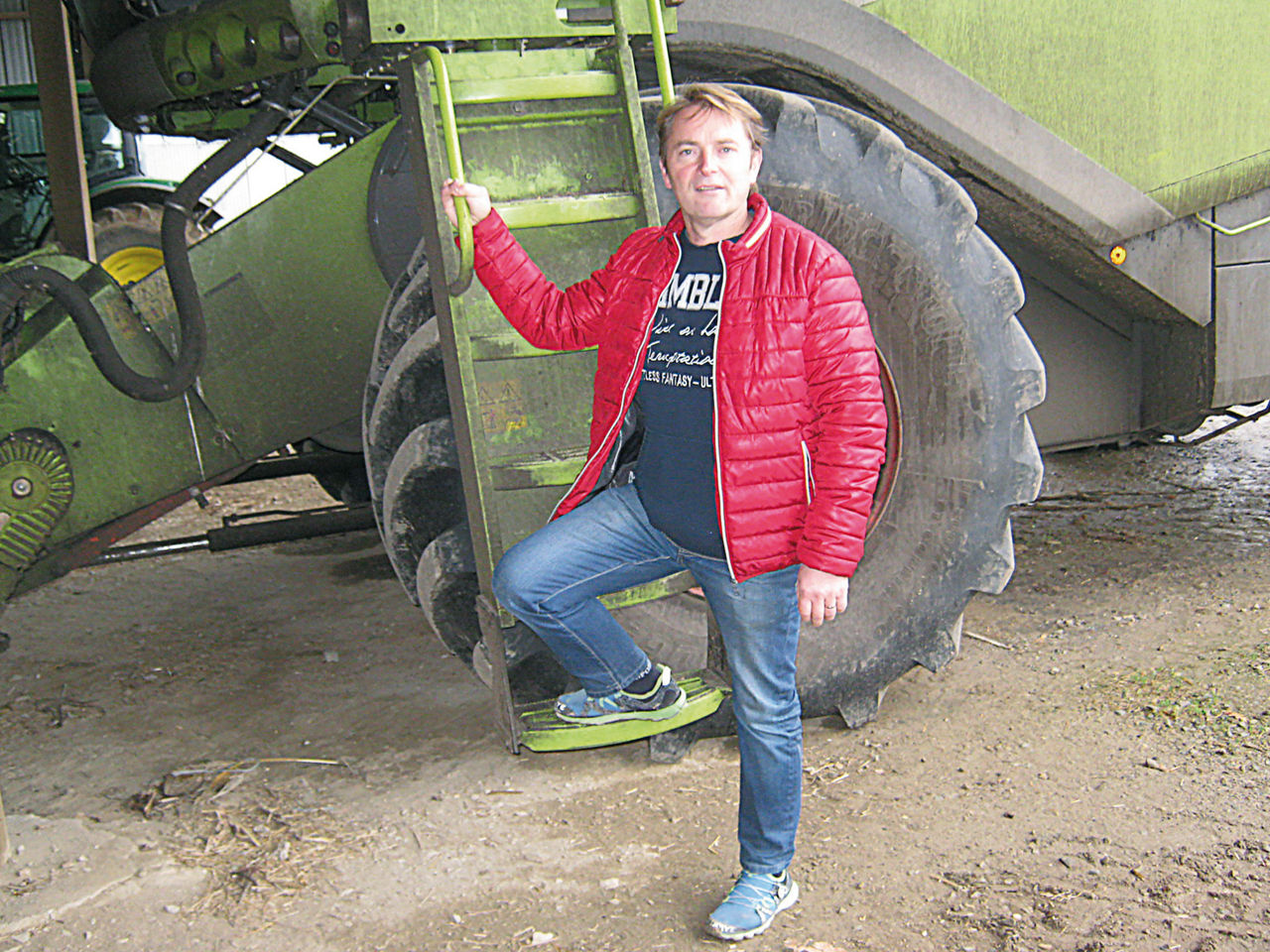 Poljoprivrednik je ponosan što upotrebljava poljoprivredne pneumatike Bridgestone