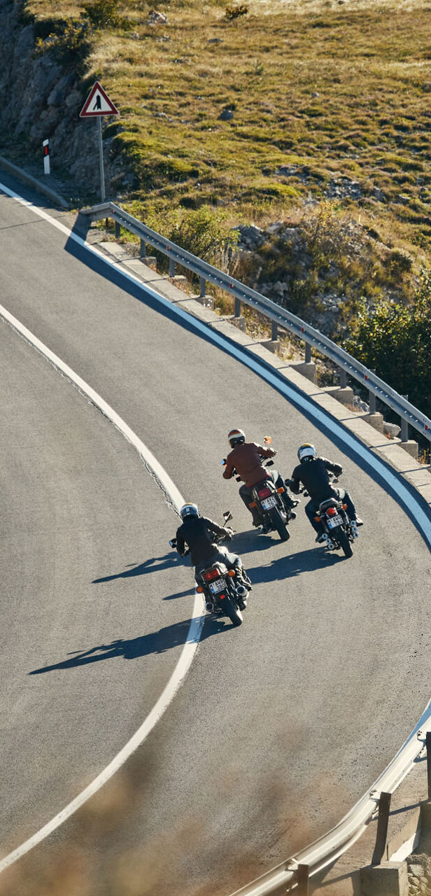 Three persons are touring and enjoying the landscape with their motorcycles on Bridgestone’s Battlax BT-45 tyres.